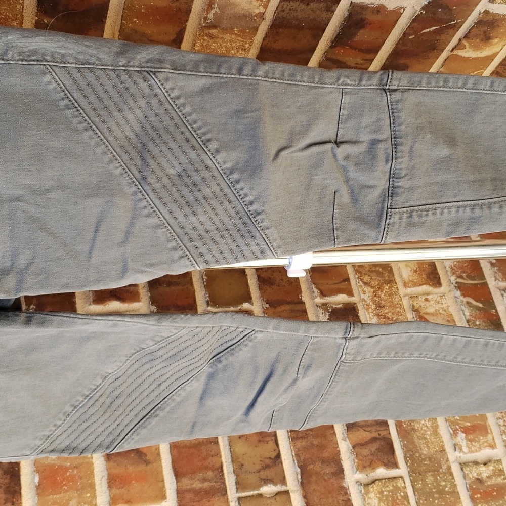 Grey Jeans - Picture 2 of 6